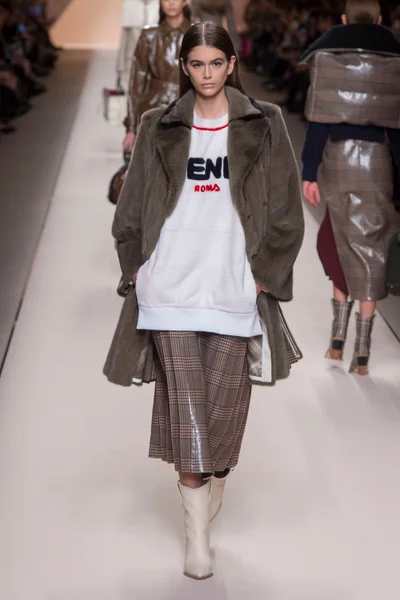 Look 3